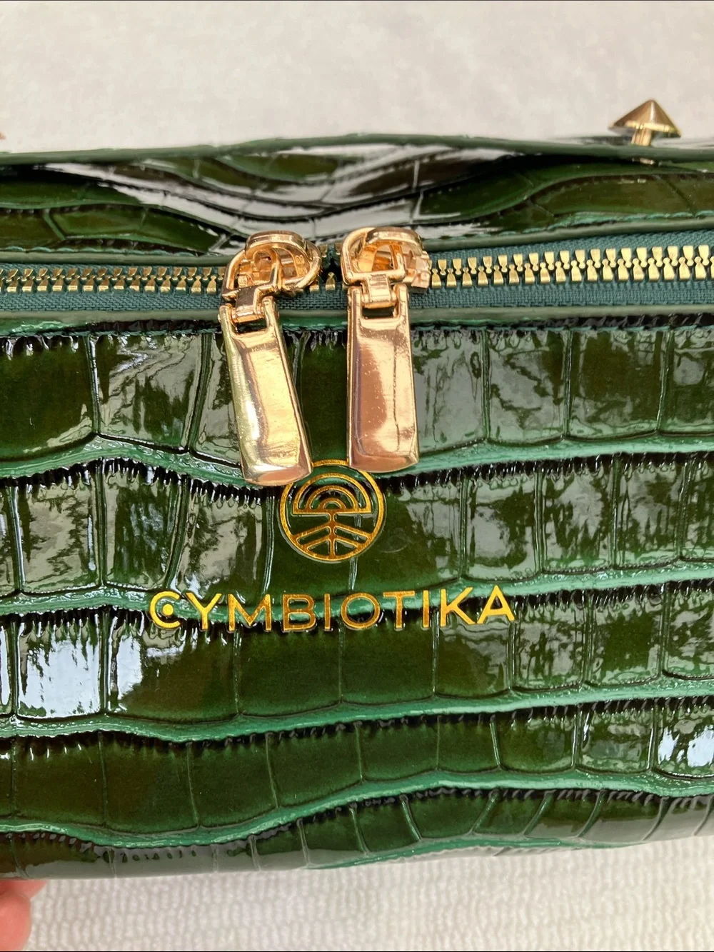 NWOT Cymbiotika Forest Green Croc Embossed Cosmetic Toiletry Travel case